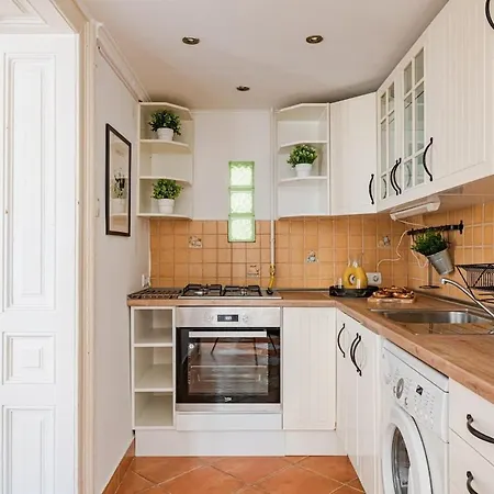 Anita's Apartment- Cosy In The Heart Of
