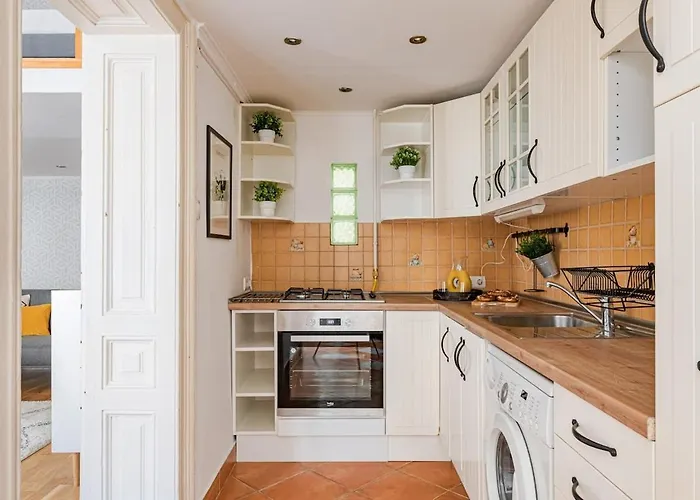 Anita's Apartment- Cosy In The Heart Of